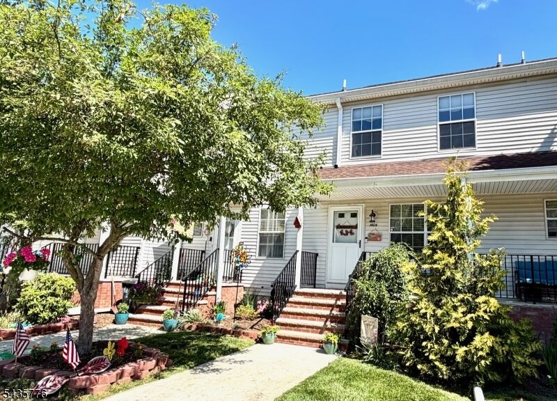 Property Photo:  1404 Cobblestone Ct  NJ 08822 