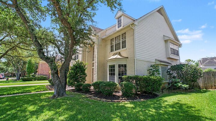 Property Photo:  2906 Bay Isle Court  TX 77059 