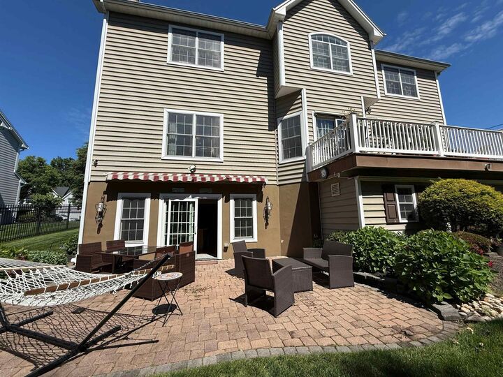 Property Photo:  1 Hartman Ct  NJ 07066 