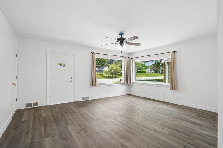 Property Photo:  716 W 18th Street  IA 50613 