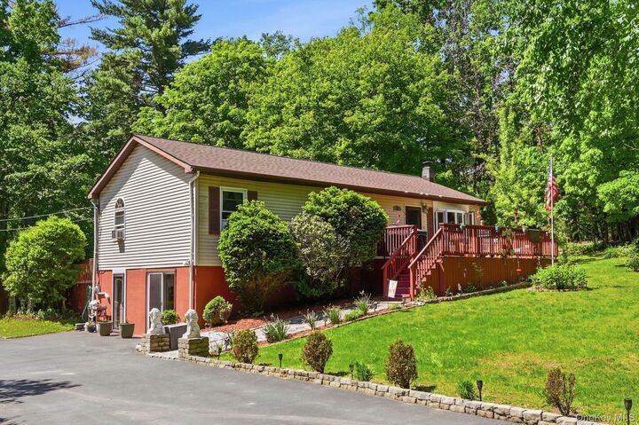 Property Photo:  13 Diamond Court  NY 12477 