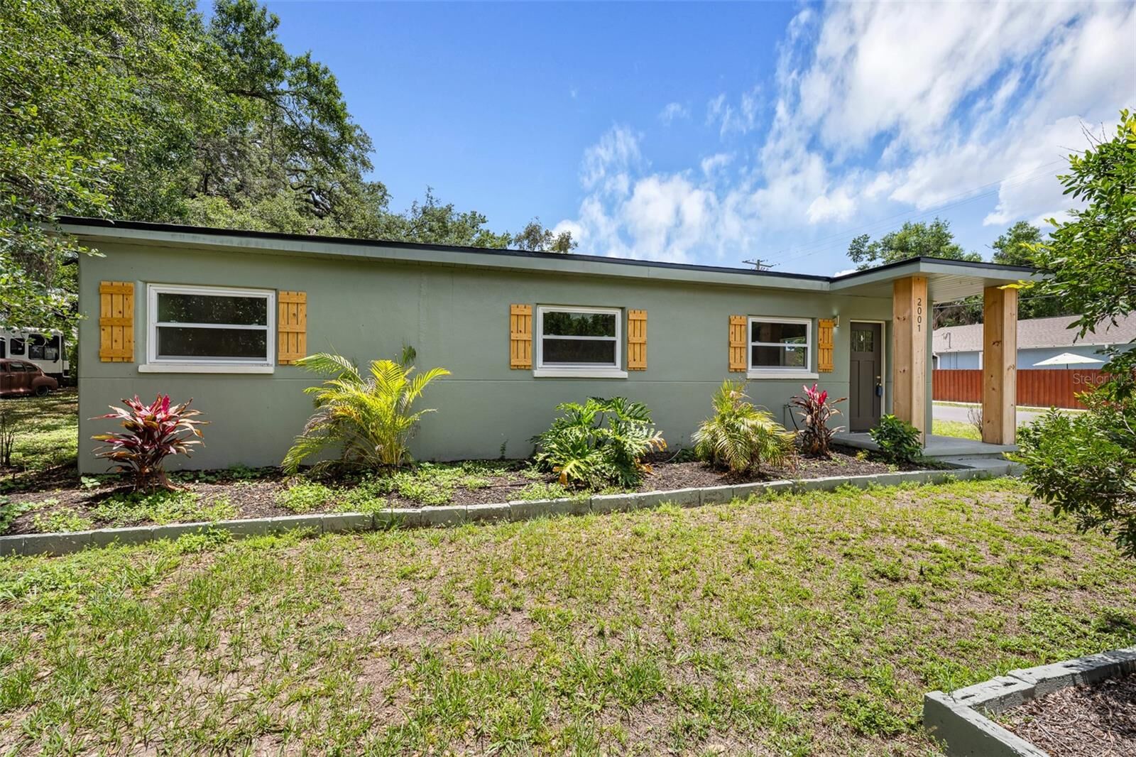 Property Photo: 2001 E Powhatan Avenue FL 33610