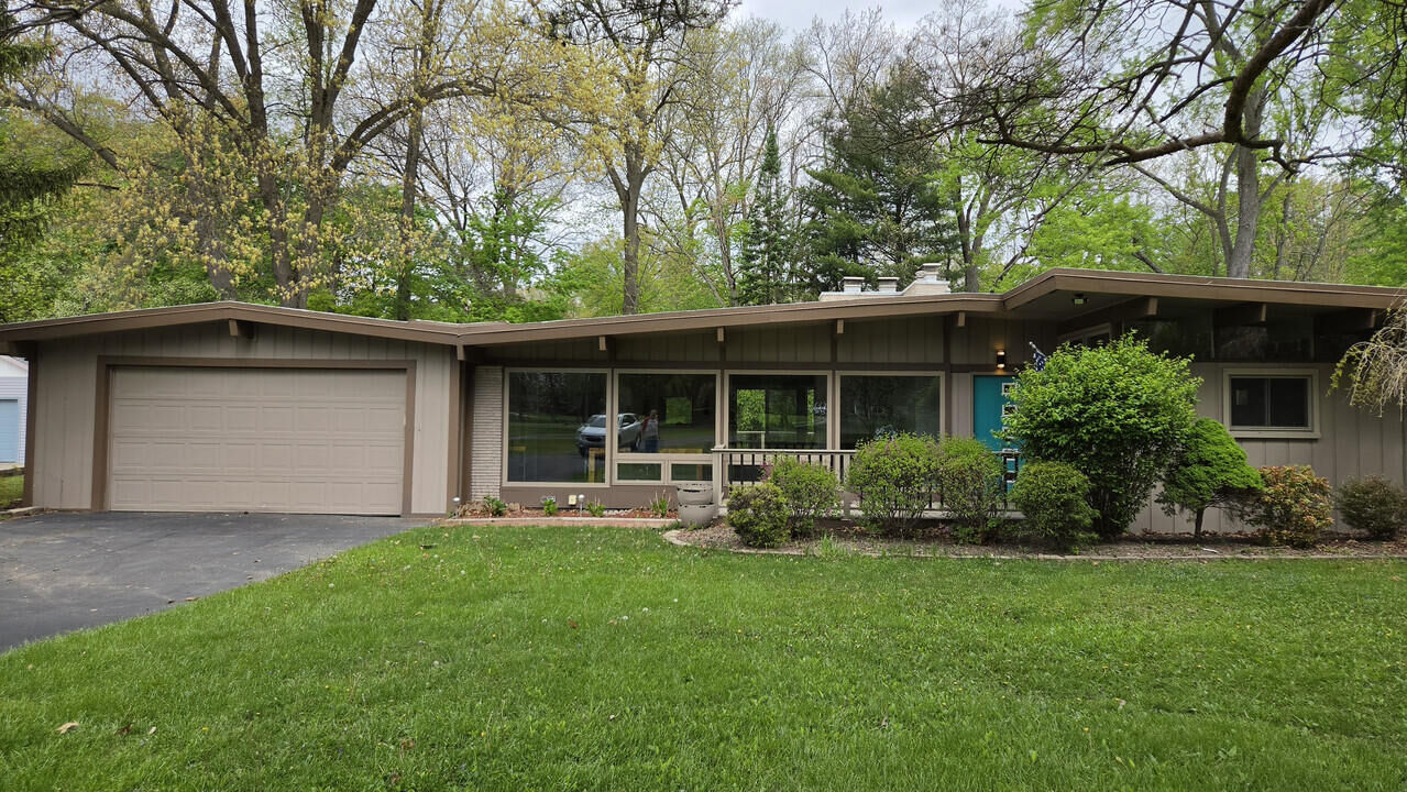Property Photo:  32619 Greenland Court  MI 48154 