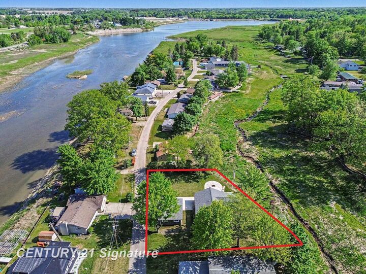 Property Photo:  5458 Oakridge Drive  MI 48612 