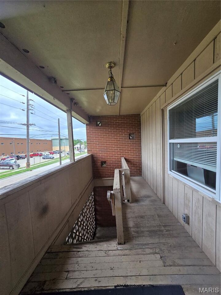 Property Photo:  2200 Iowa Street  IL 62040 