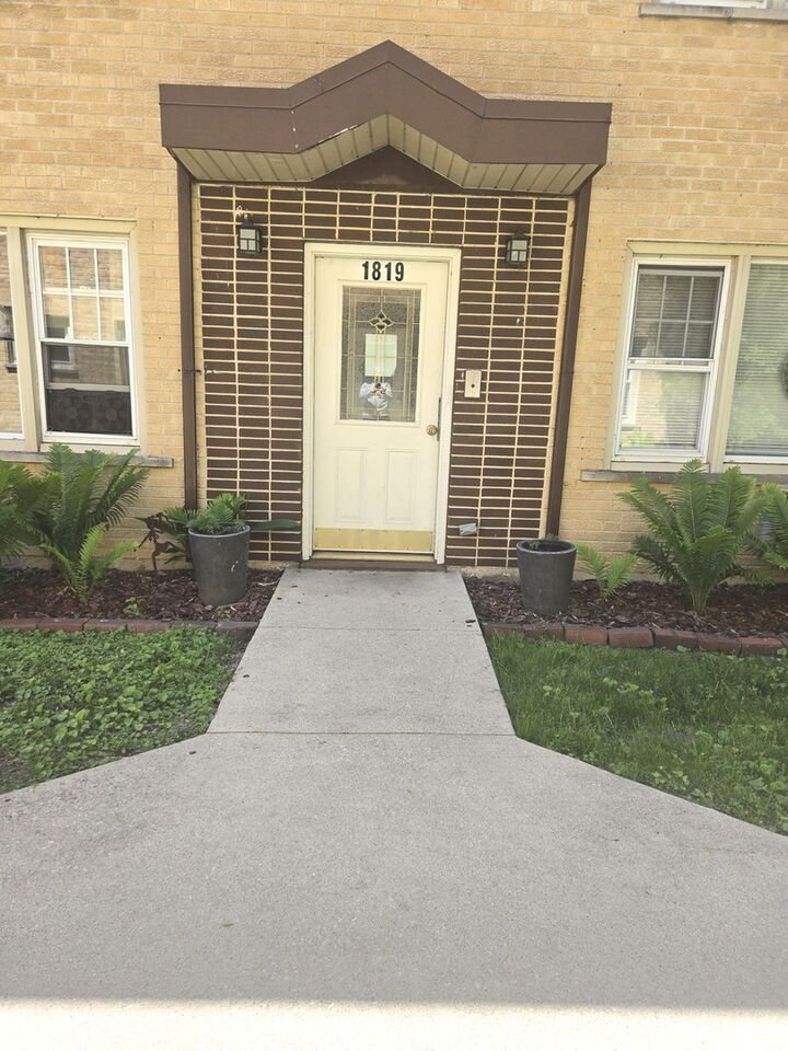 Property Photo:  1819 W Touhy Avenue 6  IL 60626 