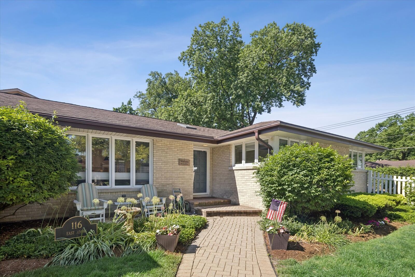 Property Photo:  116 E Adams Street  IL 60126 