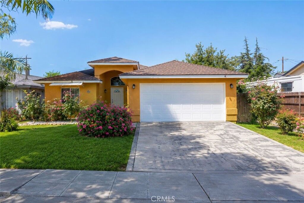 Property Photo:  2380 S Holly Ave  CA 93706 