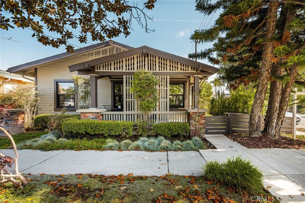 Property Photo:  377 Ximeno Avenue  CA 90814 