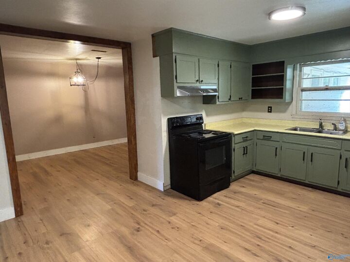 Property Photo:  2011 College Street  AL 35601 