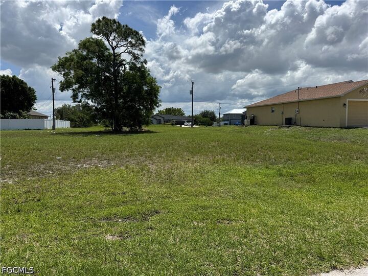 Property Photo: 1707 NW 5th Place FL 33993