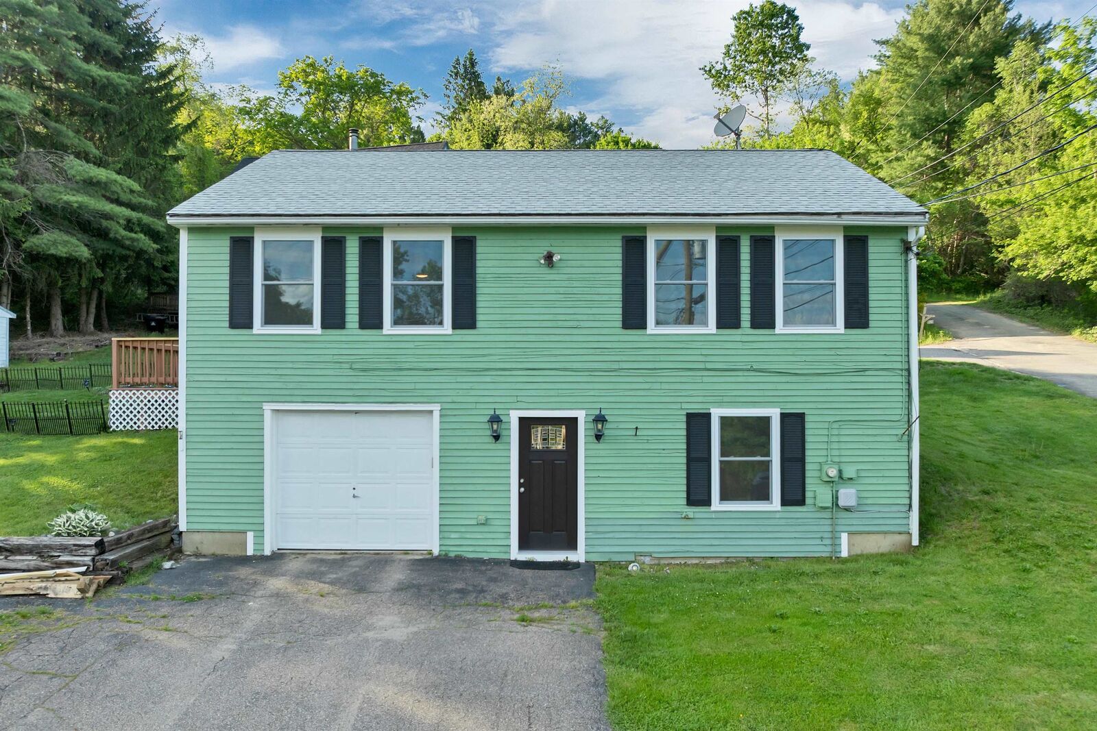 Property Photo:  3 Edwards Street  NH 03276 