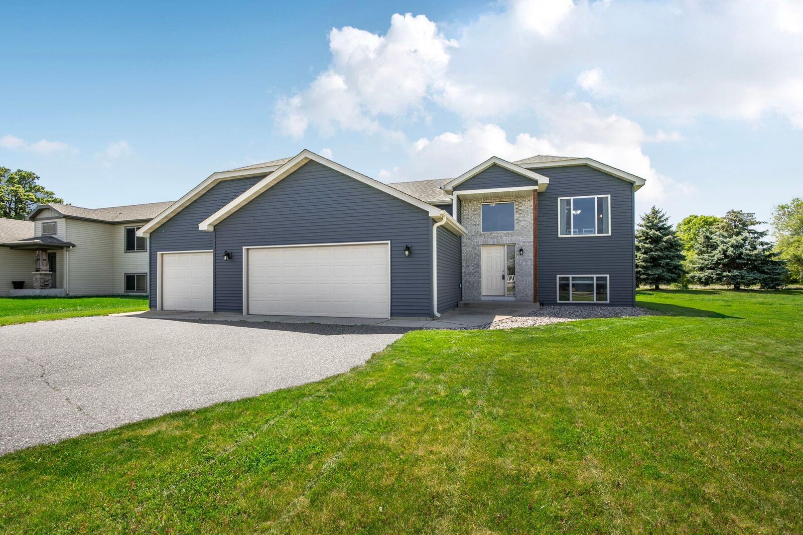 Property Photo:  1513 Killdeer Avenue  MN 56377 