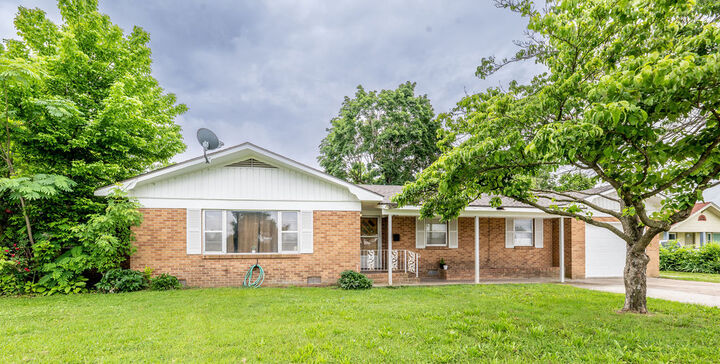 Property Photo:  410 W Olive Street  AR 72756 