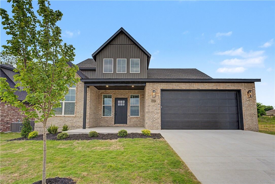 Property Photo:  6607 SW Crabapple Street  AR 72713 