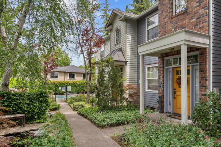 Property Photo:  820 Park Street  OR 97520 