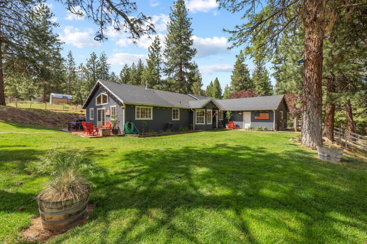 Property Photo:  16320 Hillcrest Road  OR 97603 
