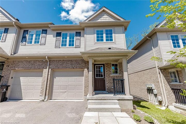 Property Photo: 50 Pinnacle Drive 55 ON N2P 0H8