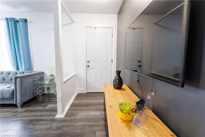 Photo de la propriété:  18 Silverdale Crescent  ON N5Z 4A4 