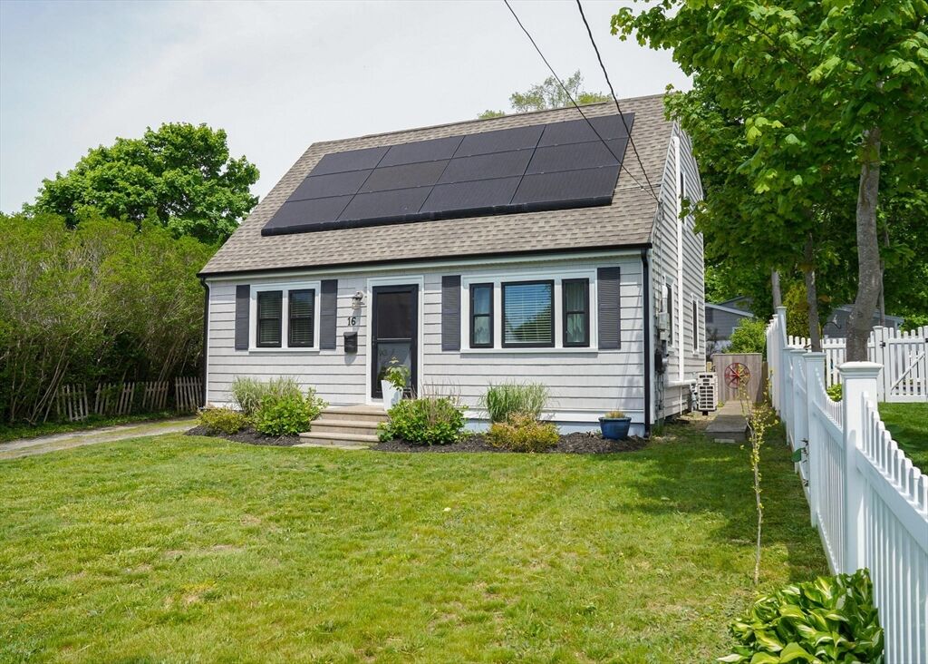 Property Photo:  16 Dartmouth St  MA 02601 