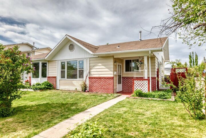 116 Pineson Place NE — photo 1