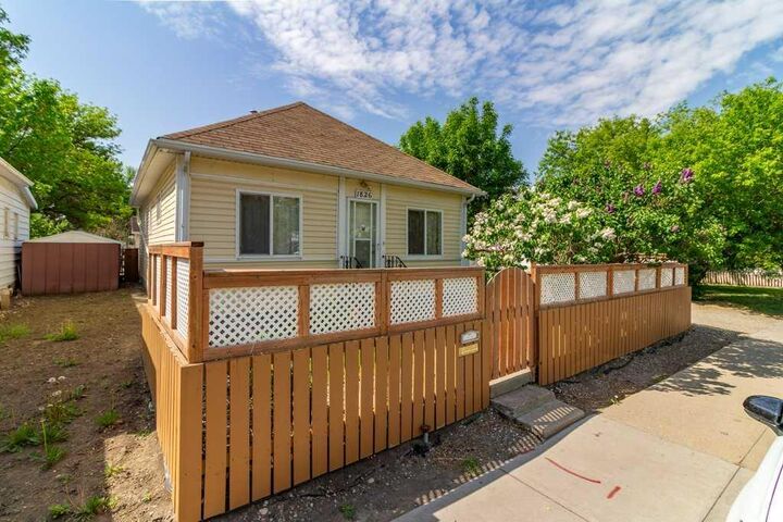 Property Photo: 1826 5 Avenue N AB T1H 0N3