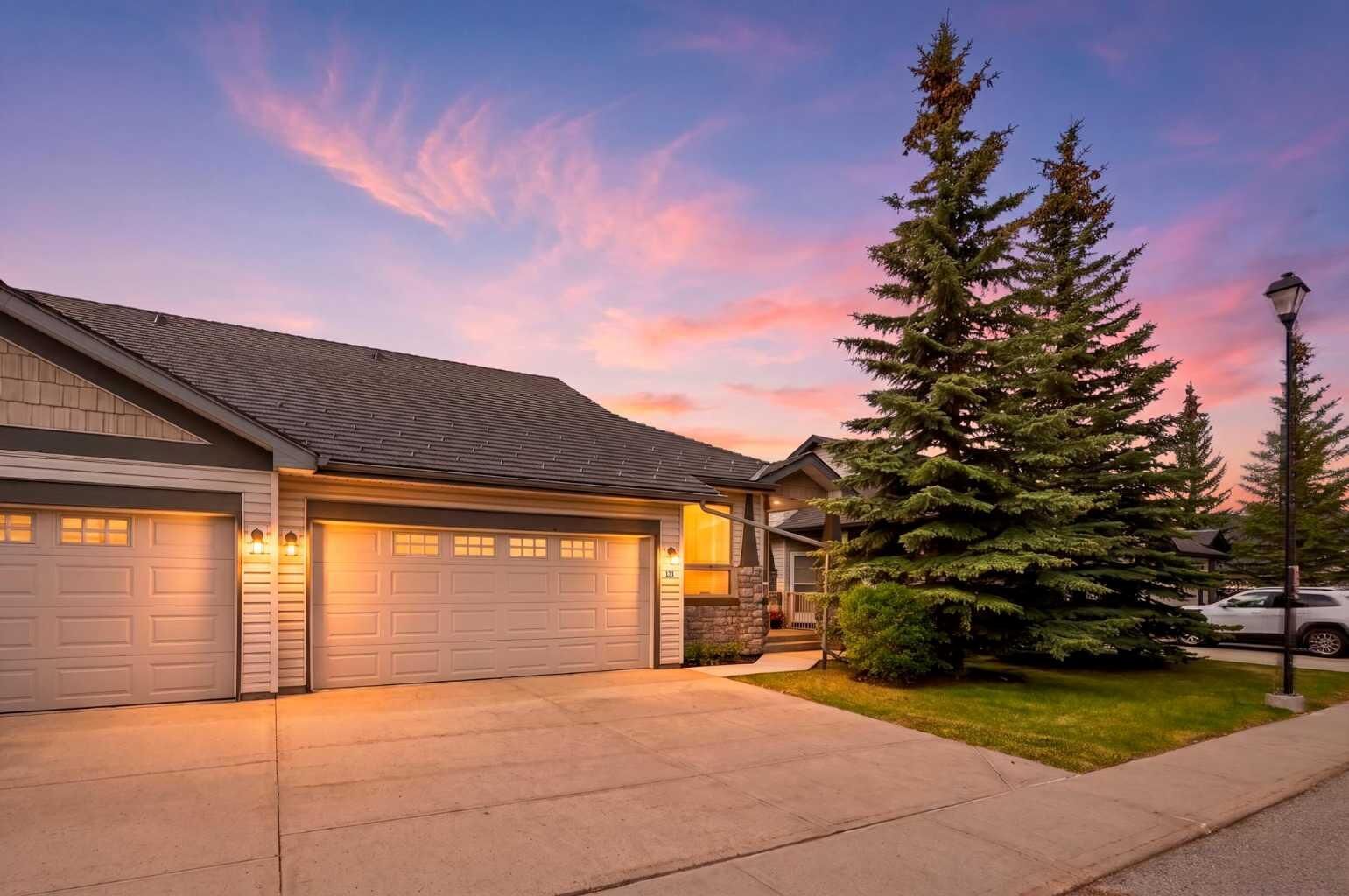 Property Photo:  131 Springbank Terrace SW  AB T3H 4S8 