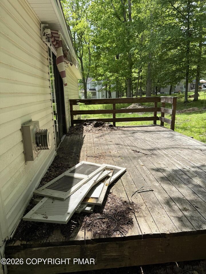 Property Photo:  188 Lake Drive  PA 18328 