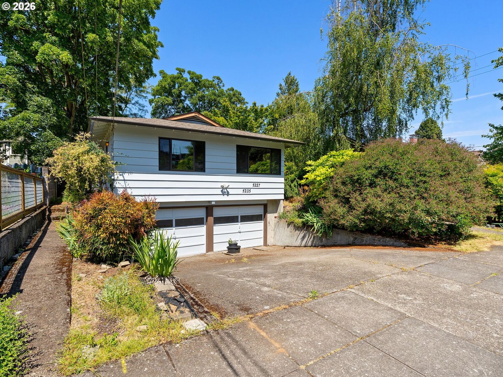 Property Photo:  5225/5227 NE Davis St  OR 97213 