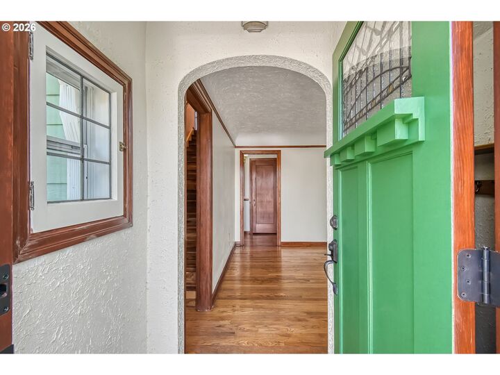 Property Photo:  412 Jackson St  OR 97045 