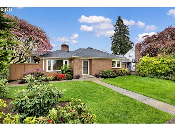 Property Photo:  201 NW 46th St  WA 98663 