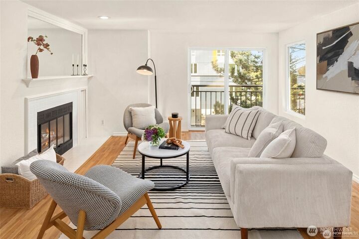 Property Photo: 5901 Phinney Avenue N 302 WA 98103