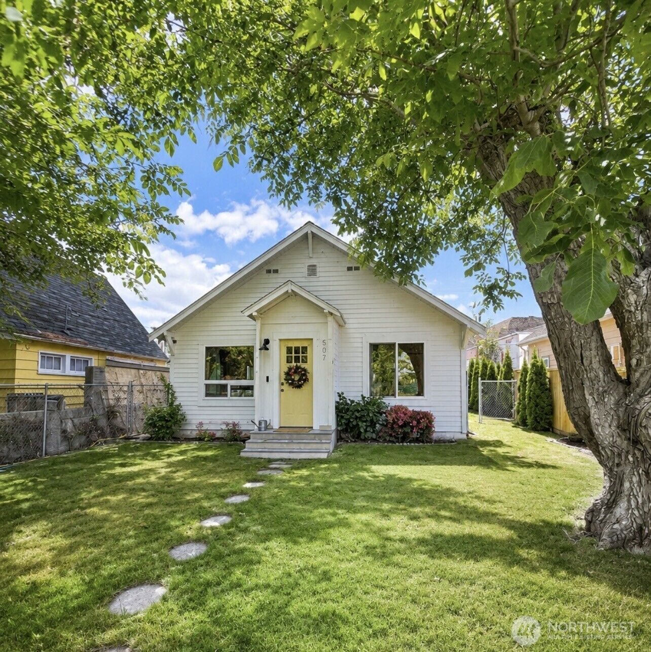 Property Photo: 507 E Wapato Avenue WA 98816
