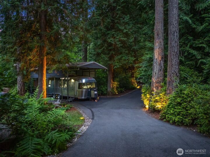 Property Photo:  4560  Island Avenue  WA 98110 