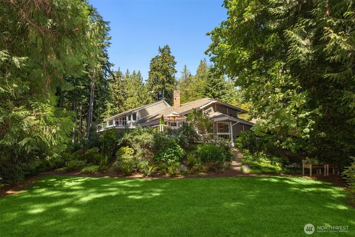 Property Photo:  4560  Island Avenue  WA 98110 