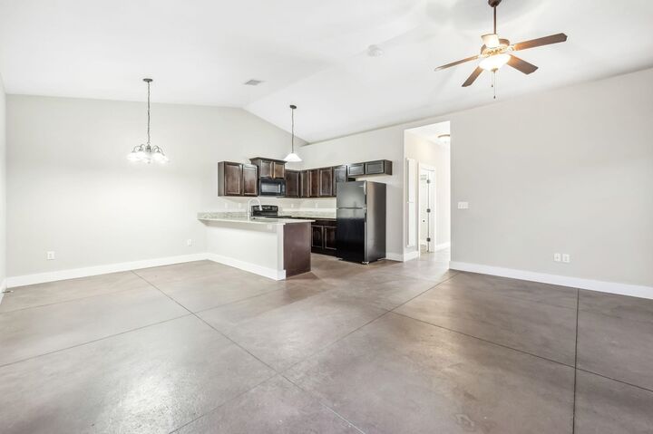 Property Photo:  6411 S Vassar Ave  KS 67037-8695 