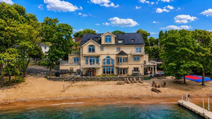 Property Photo: 30 Aviva Ct NY 10307