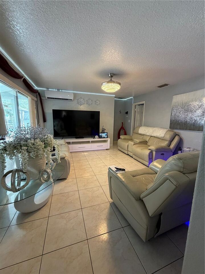 Property Photo: 4162 Kingsbridge Drive FL 32839