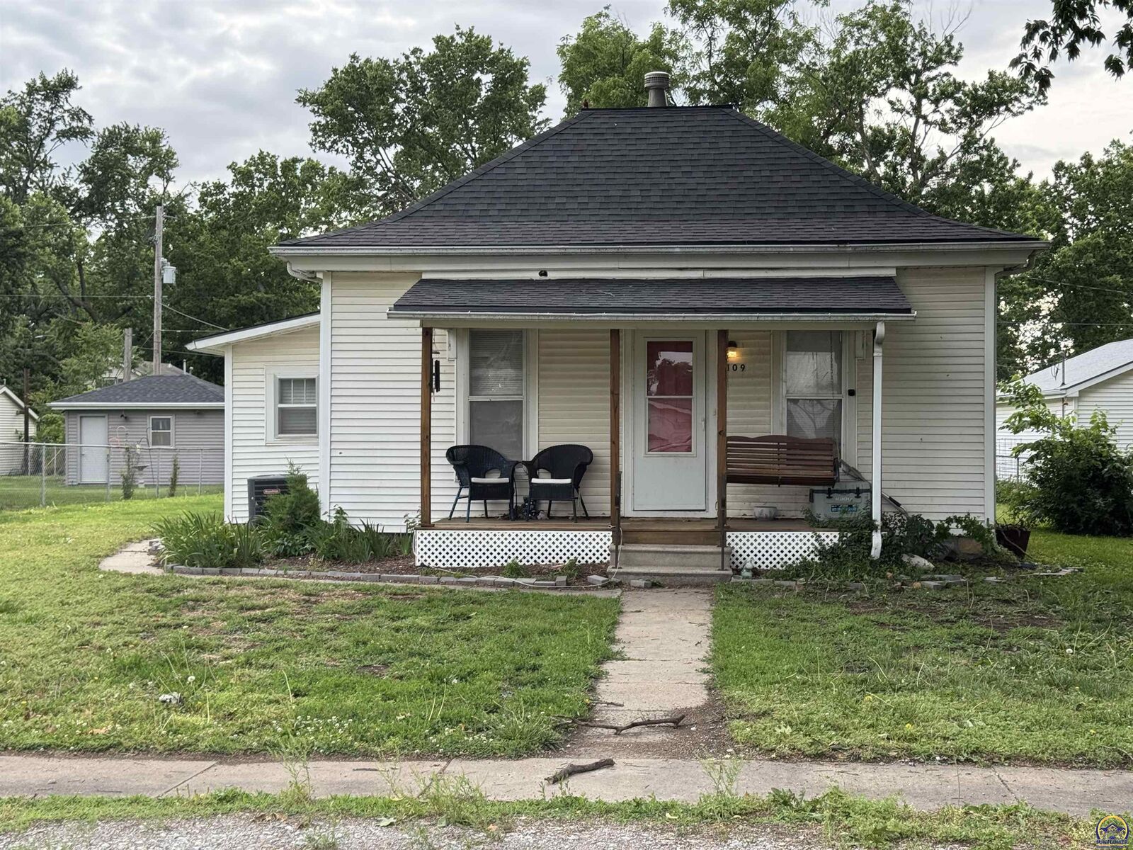 Property Photo:  109 S Spruce St  KS 66539 