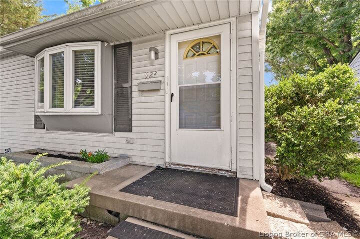 Property Photo: 928 E 8th Street IN 47130