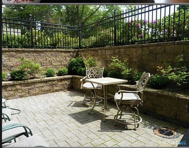 Property Photo: 30 Schoolhouse Drive 105 CT 06110