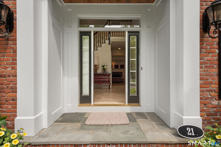 Property Photo:  21 Williamsburg Lane  CT 06001 
