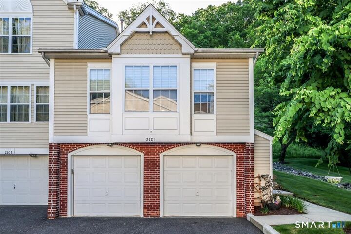 Property Photo: 2101 Eaton Court 2101 CT 06811