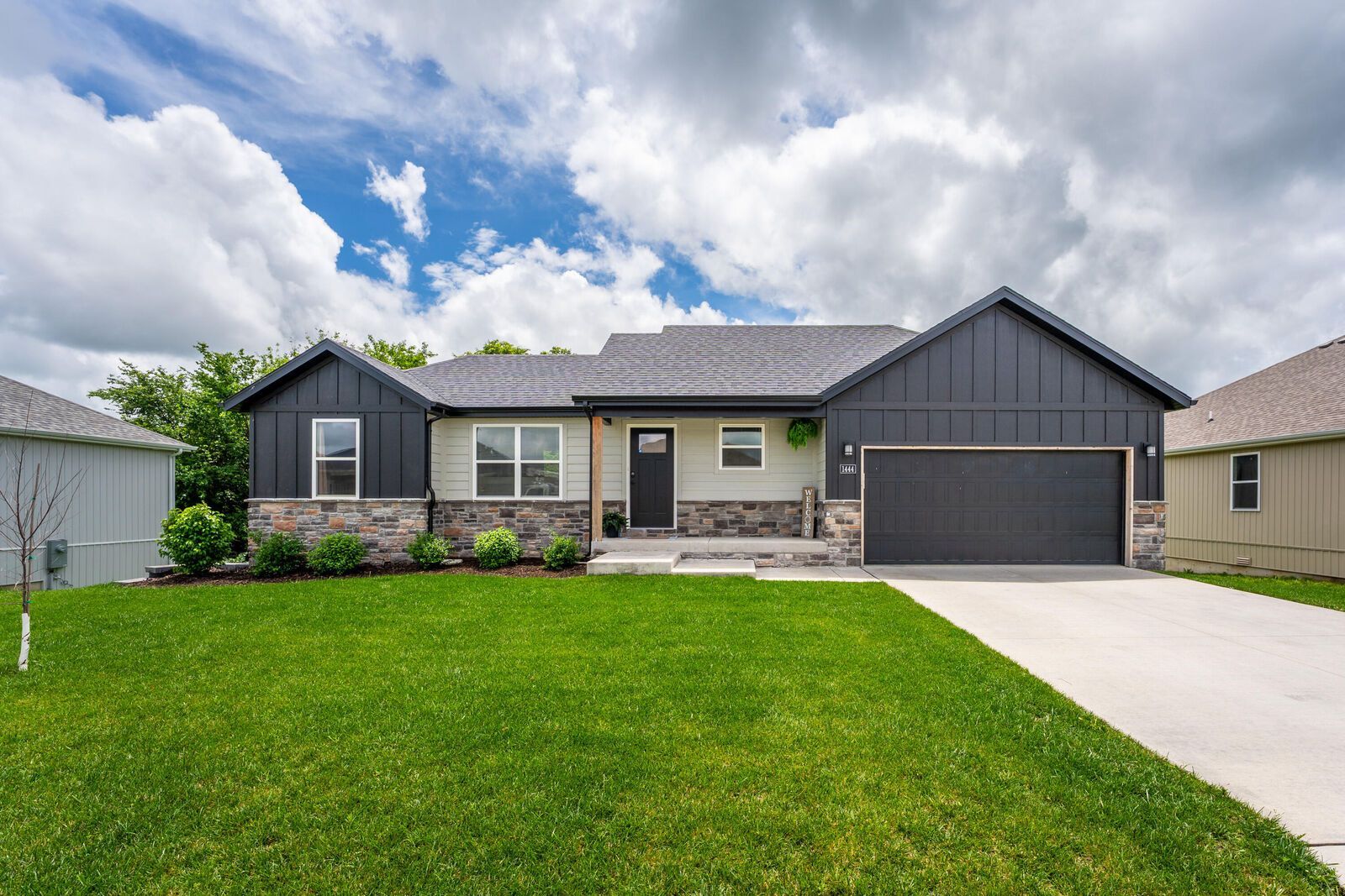 Property Photo:  1444 E Macon Street  MO 65738 