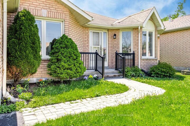 Property Photo:  153 Livingstone Street W  ON L4N 7J7 