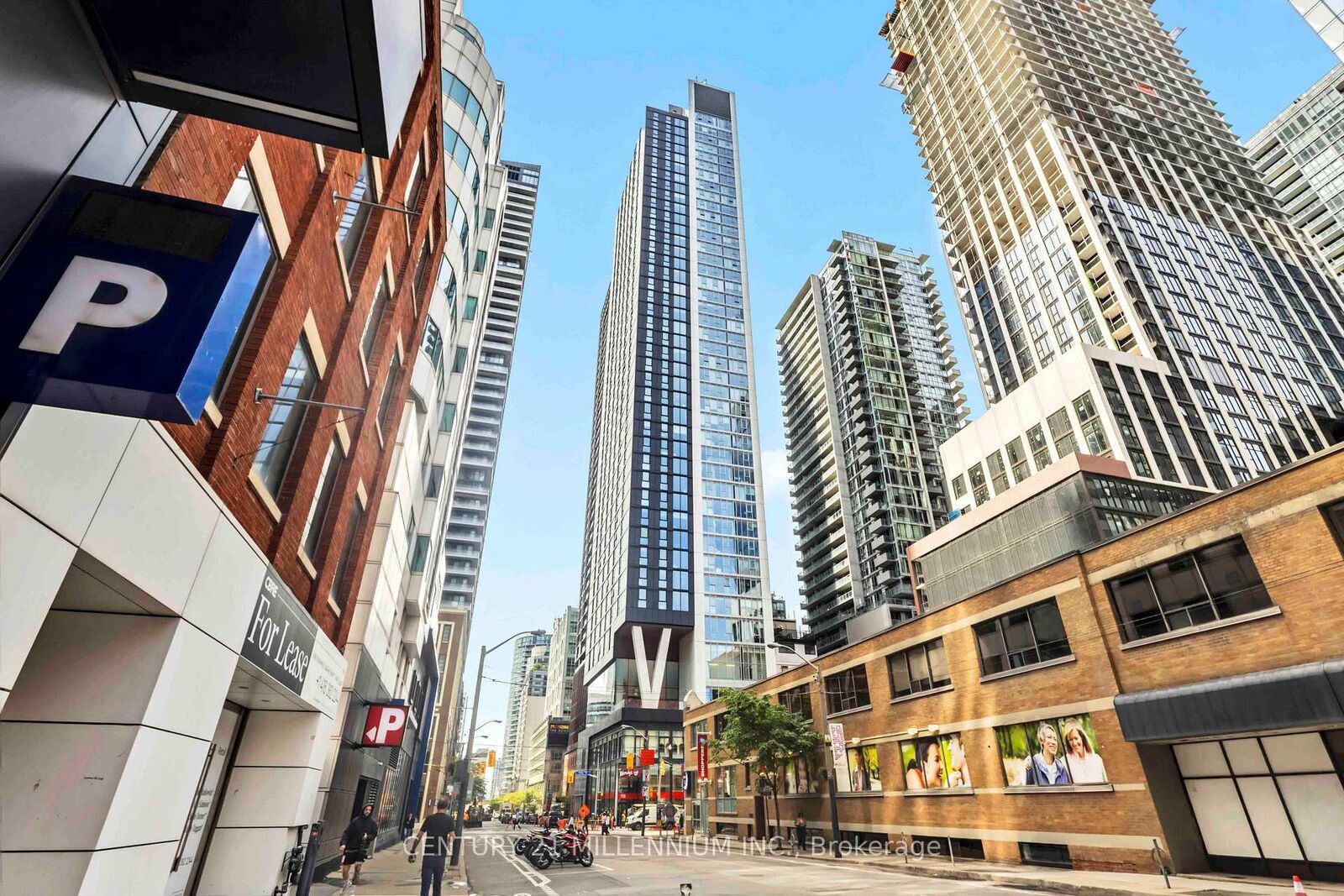 Property Photo:  357 King Street W 905  ON M5V 0S7 