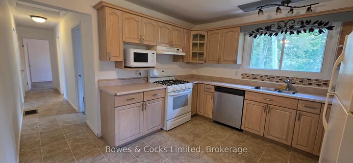 Property Photo: 75 North Park Gardens ON K8P 2M4