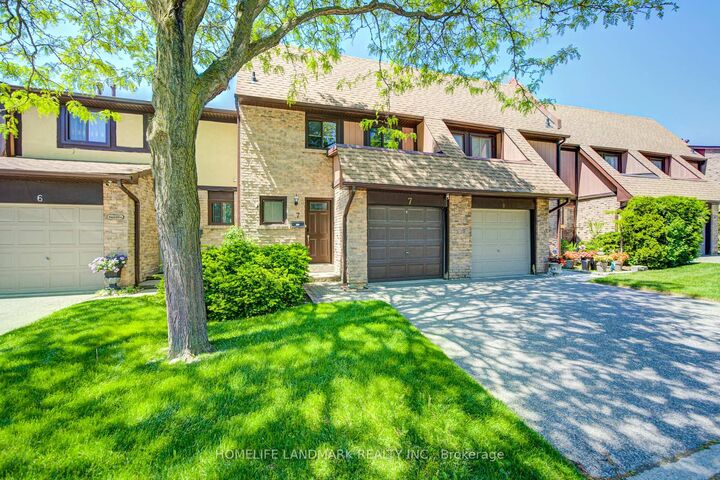 Property Photo: 3345 Silverado Drive 7 ON L5A 3Y8