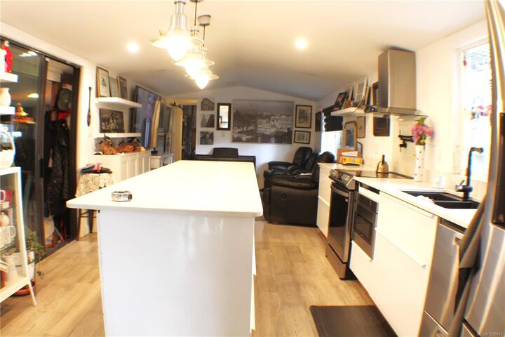 Property Photo: 1120 Donna Ave BC V9B 2Z3