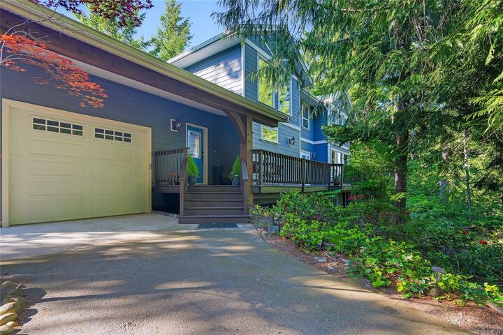 Property Photo: 1571 Meadowood Way BC V9K 1K1